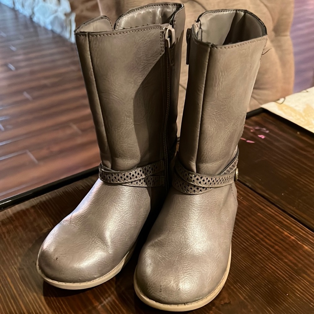 Little girls size 9 gray boots